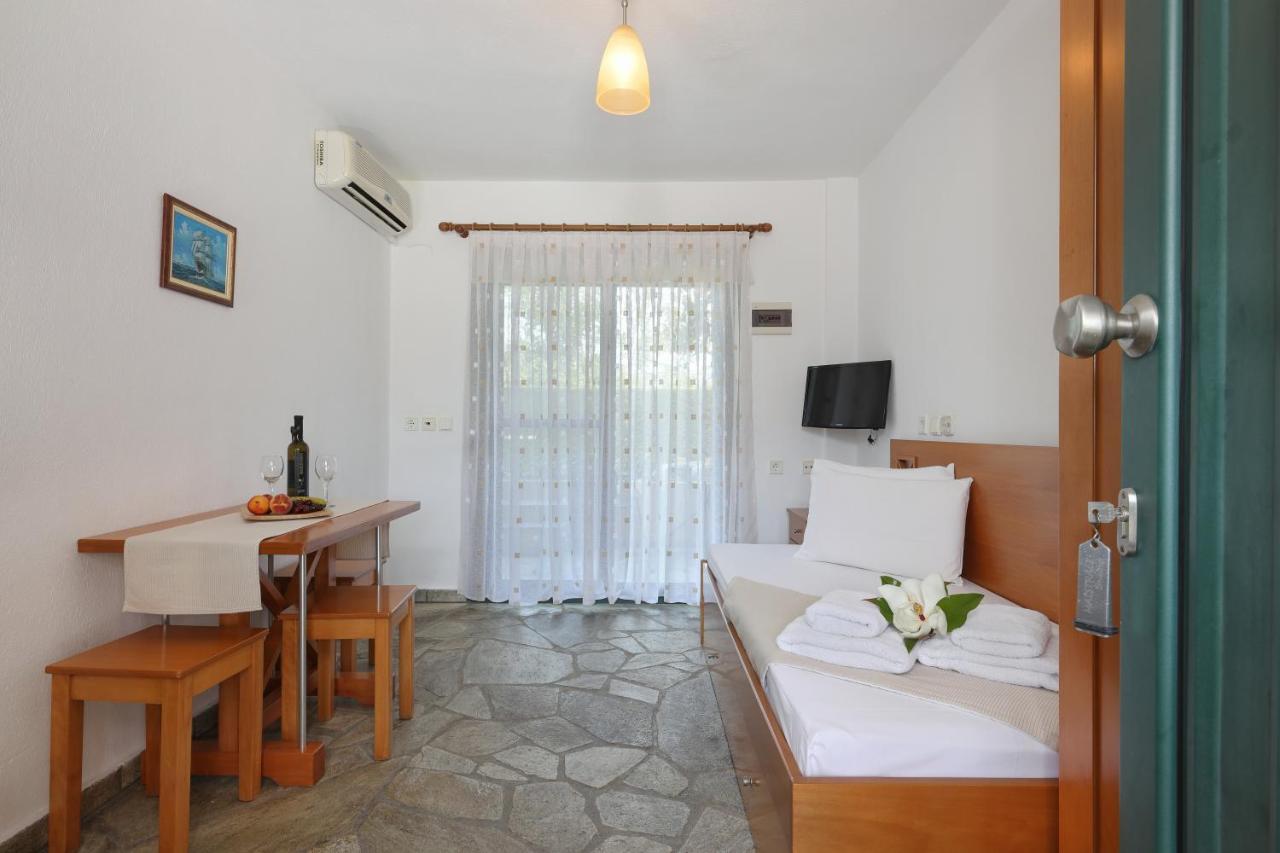 Maistrali Apartments Ormos Panagias Bagian luar foto